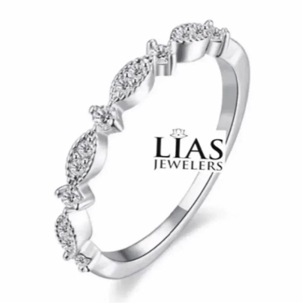 New 18k white gold wedding ring